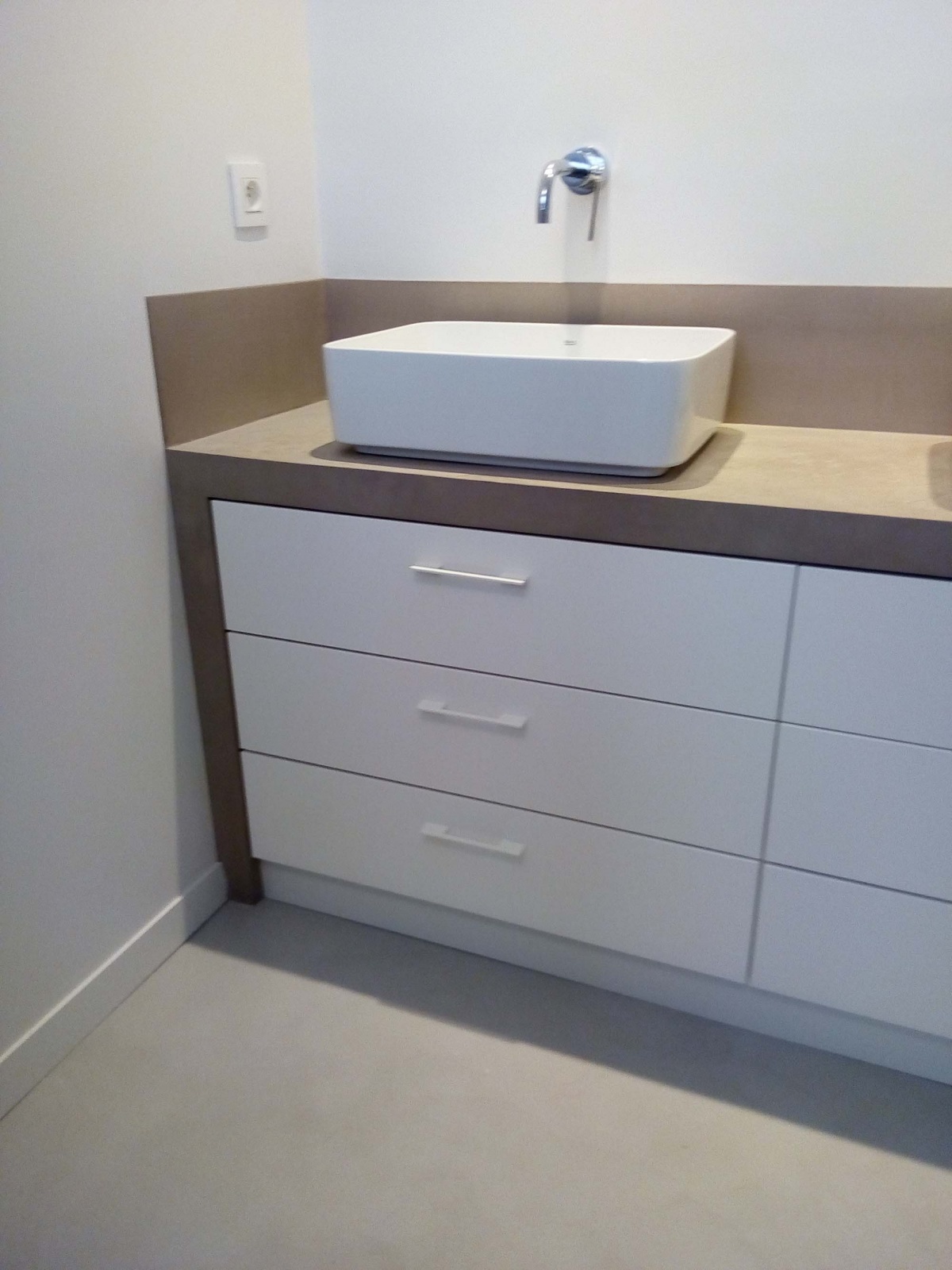 Appartement sur trois niveaux : vasque sdb parents