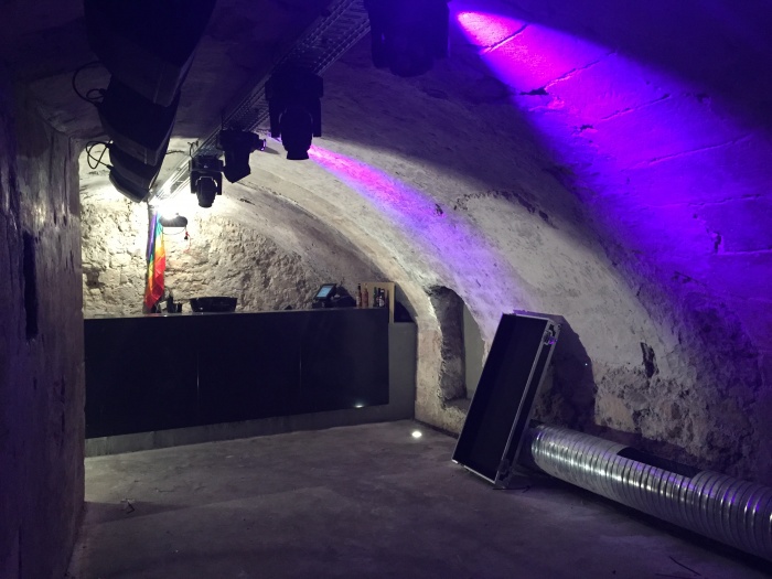 SLY04 - REAMENAGEMENT BAR - OUVERTURE NIVEAU SOUS SOL : nouvel espace club dans cave voute